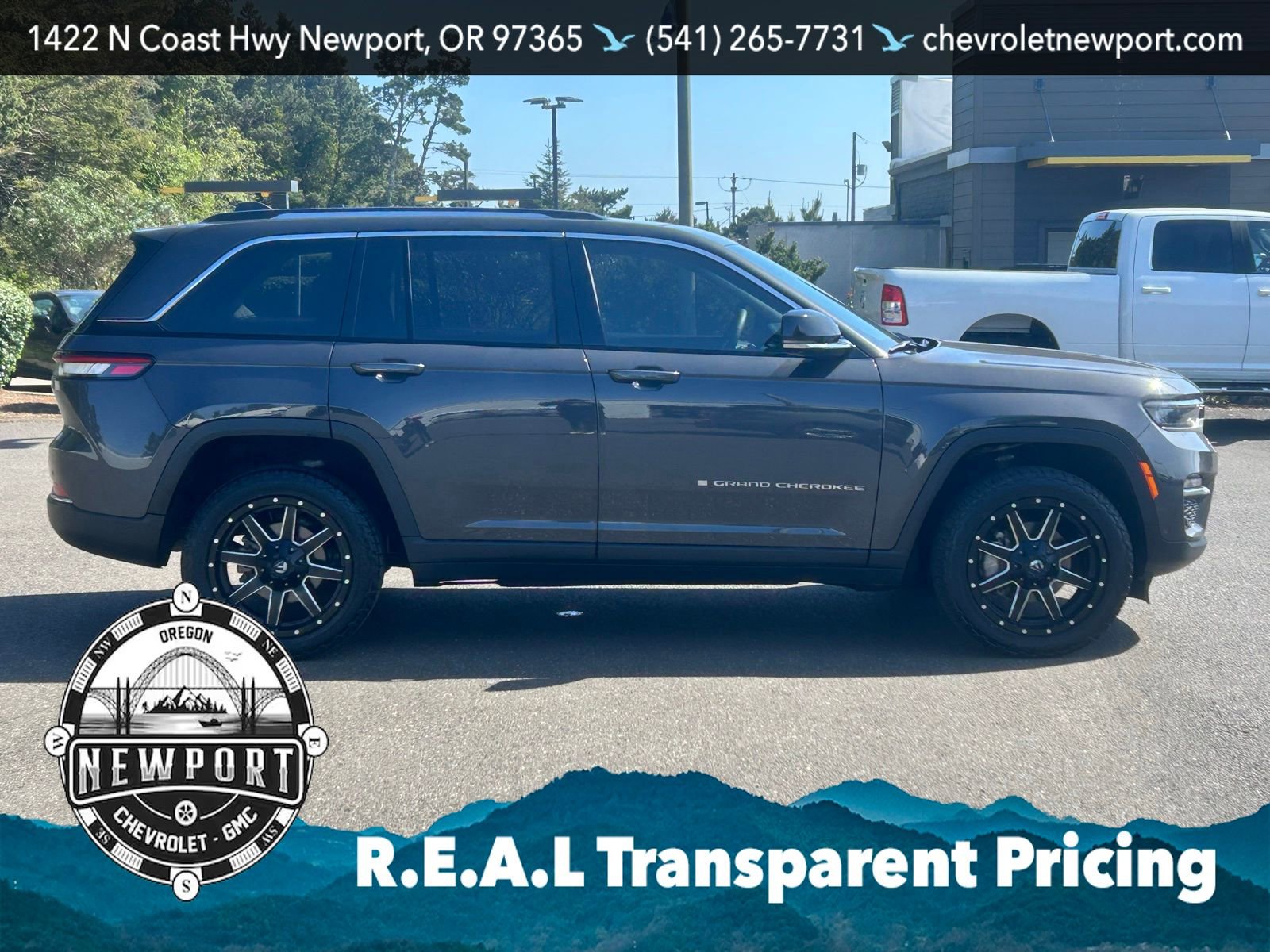 Used 2023 Jeep Grand Cherokee Limited w/ Luxury Tech Group II AWD/4WD image 4