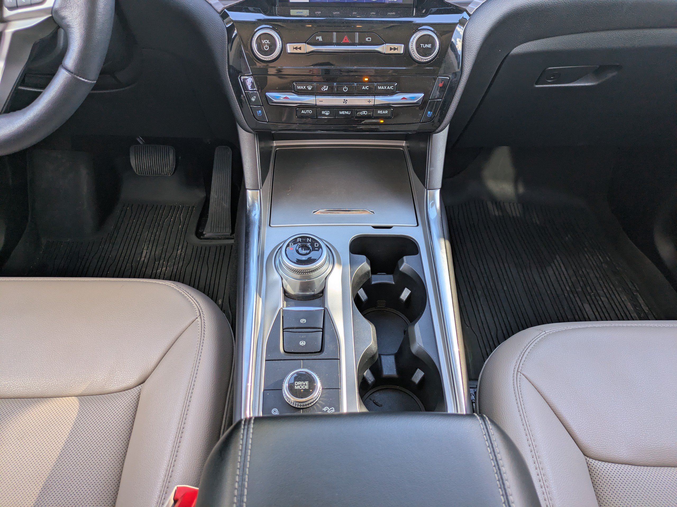 Used 2023 Ford Explorer Limited w/ Limited Technology Package AWD/4WD image 19