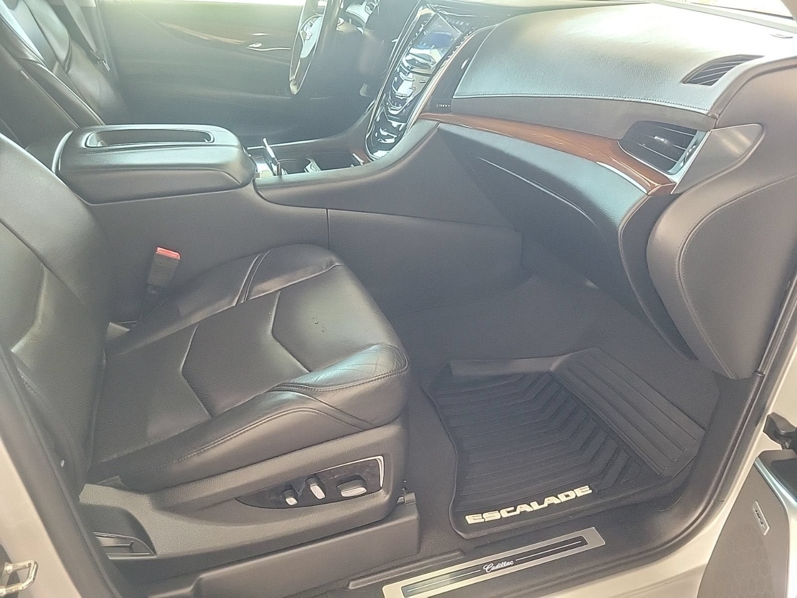 Certified 2020 Cadillac Escalade Luxury RWD image 14