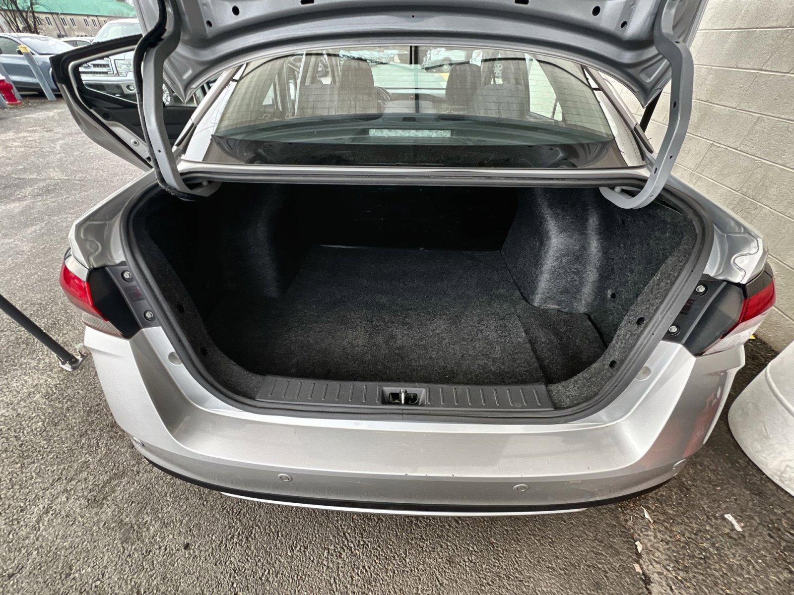 Used 2020 Nissan Versa S image 24