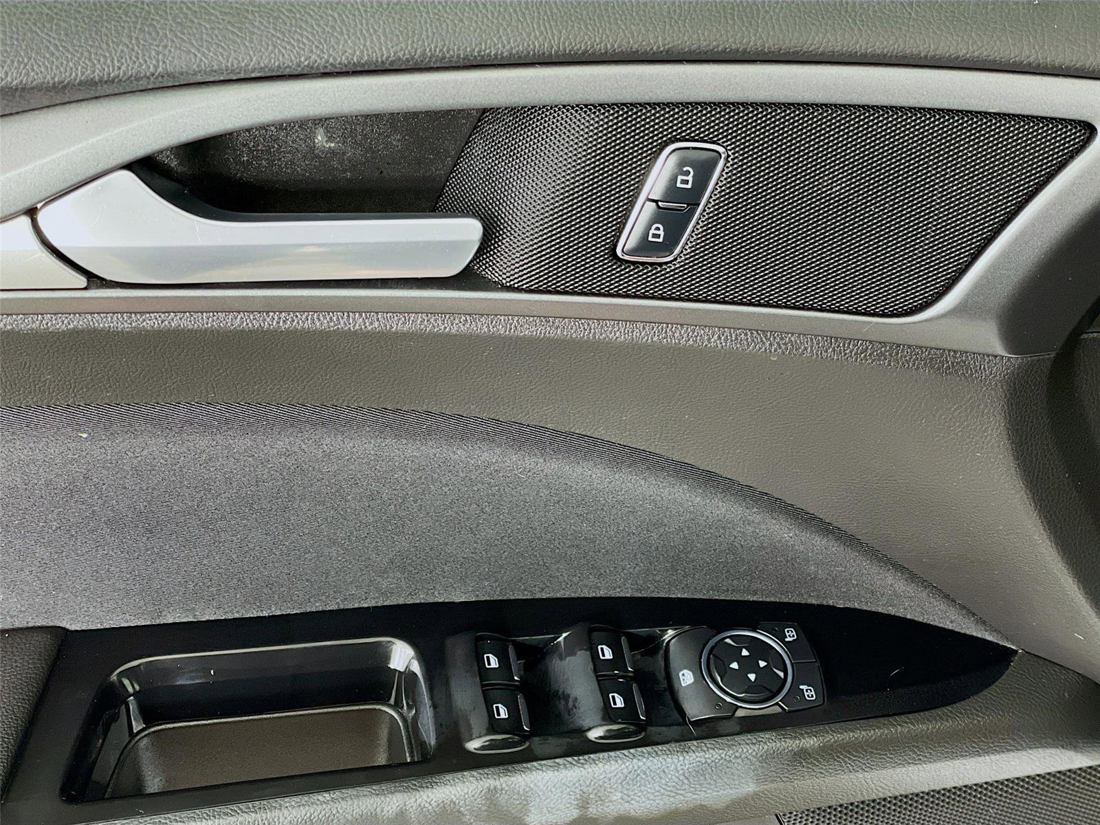 Used 2016 Ford Fusion SE image 20