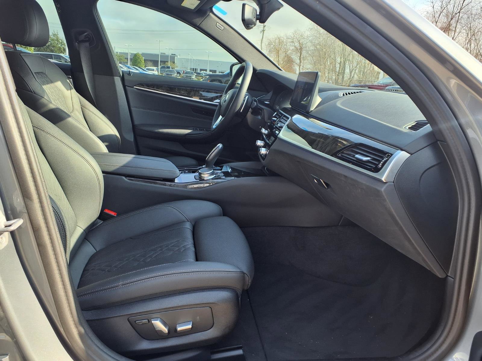 Used 2023 BMW 530i w/ Convenience Package image 8