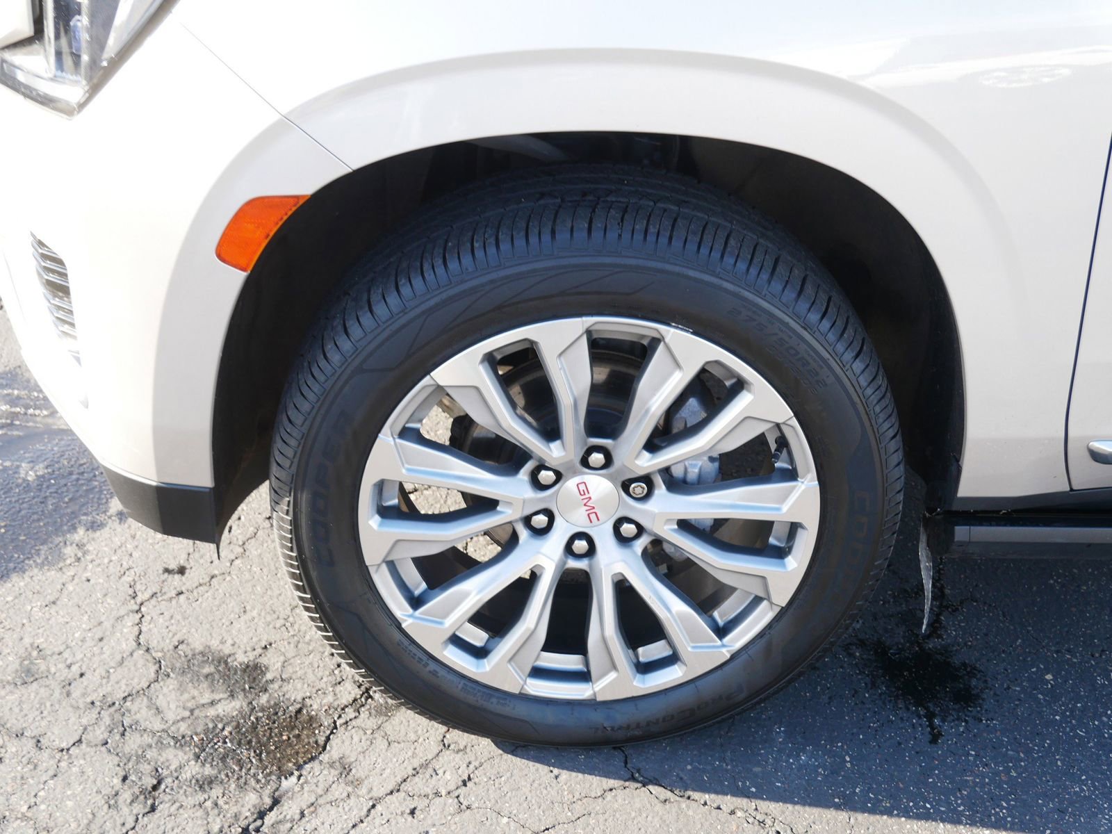 Used 2021 GMC Yukon Denali w/ Denali Premium Package image 7