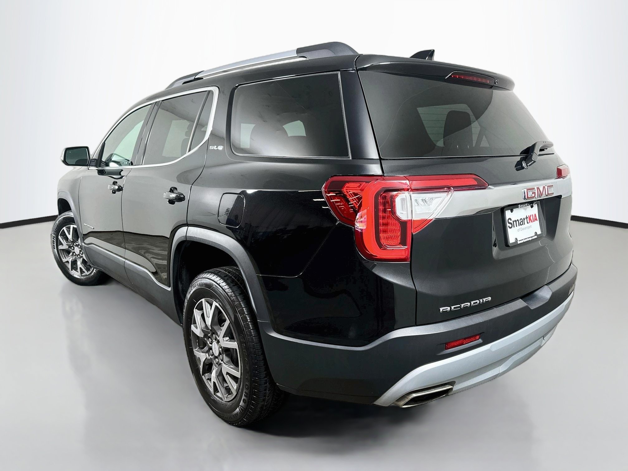 Used 2023 GMC Acadia SLE w/ Driver Convenience Package FWD image 5