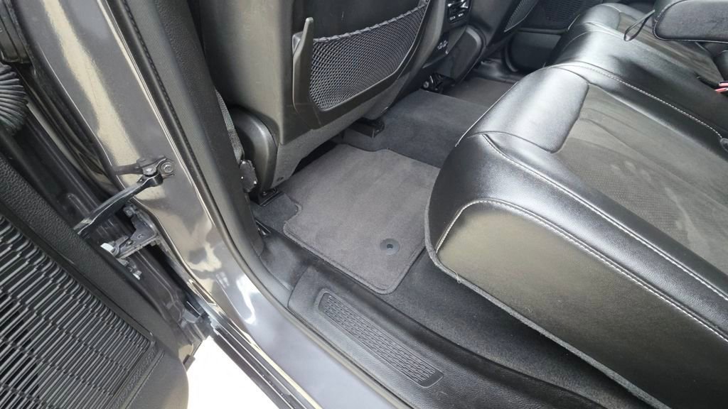 Used 2023 Jeep Grand Cherokee Altitude AWD/4WD image 19