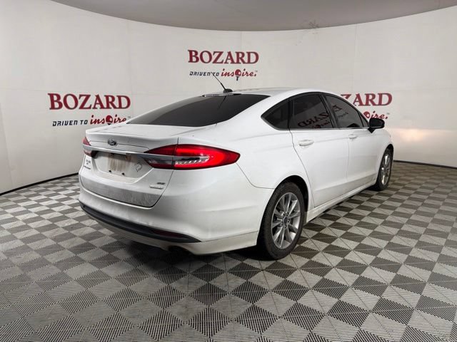 Used 2017 Ford Fusion SE FWD image 8