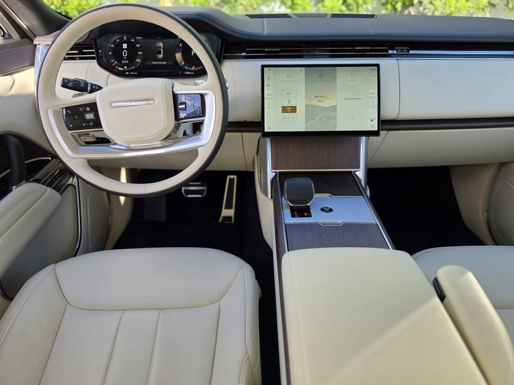 Used 2025 Land Rover Range Rover SE AWD/4WD image 12
