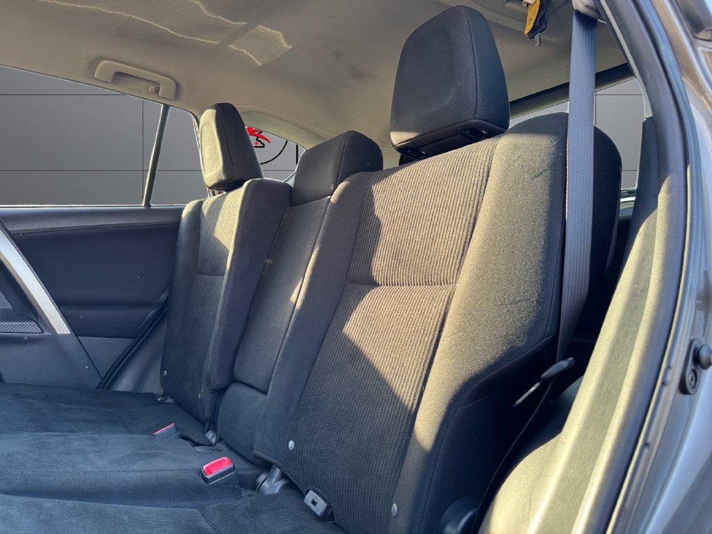 Used 2015 Toyota RAV4 LE AWD/4WD image 18