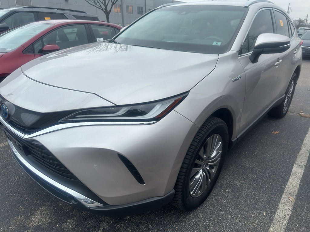 Used 2021 Toyota Venza XLE image 3