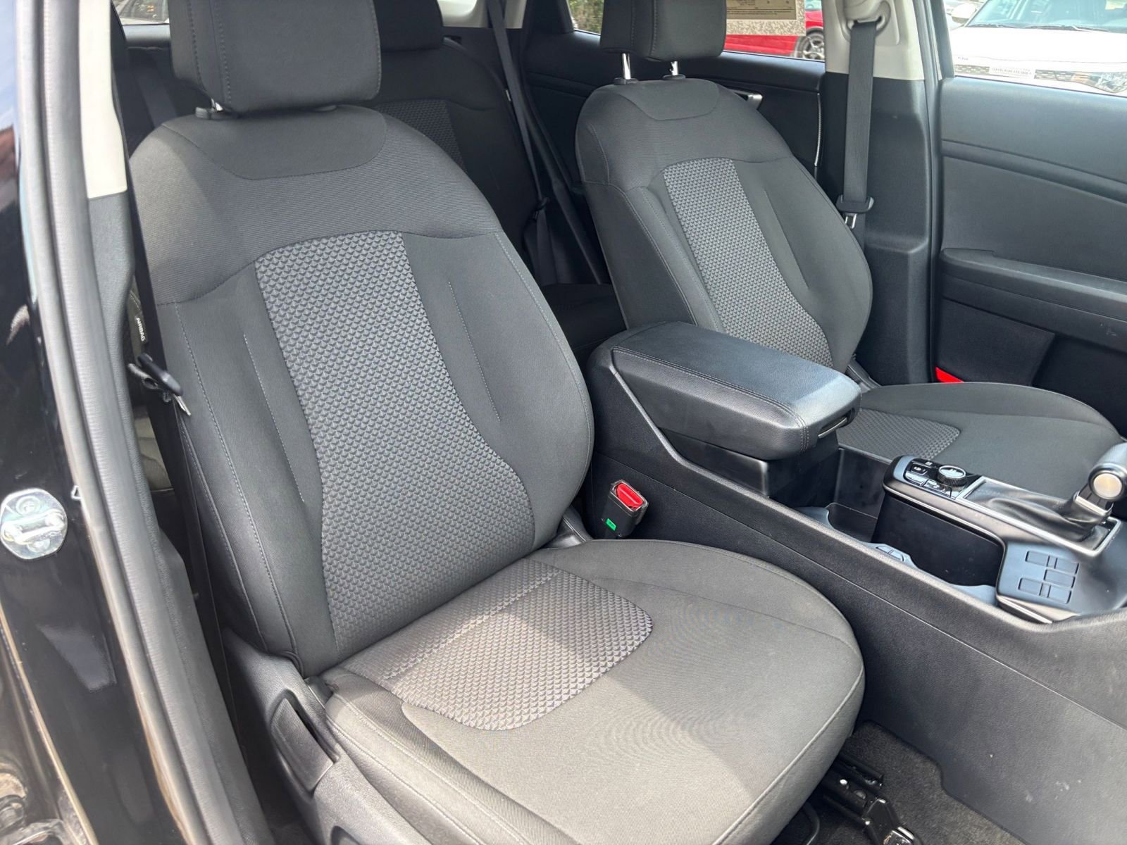 Used 2025 Kia Sportage LX image 36