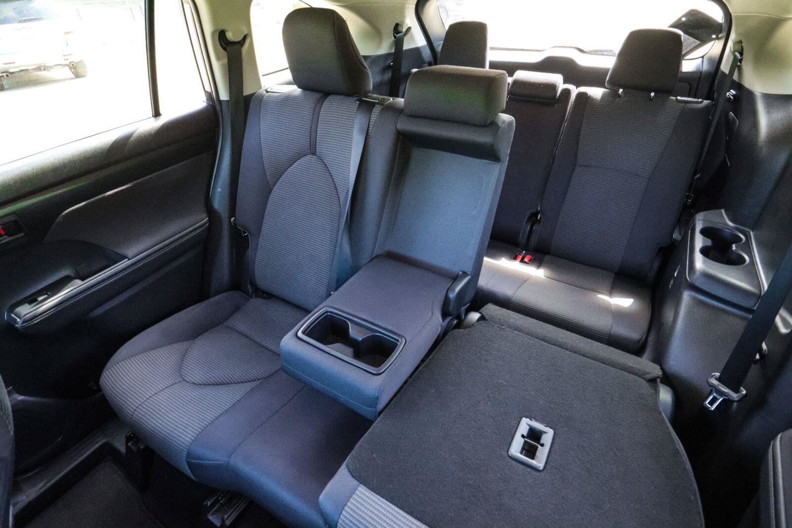 Used 2022 Toyota Highlander L FWD image 15
