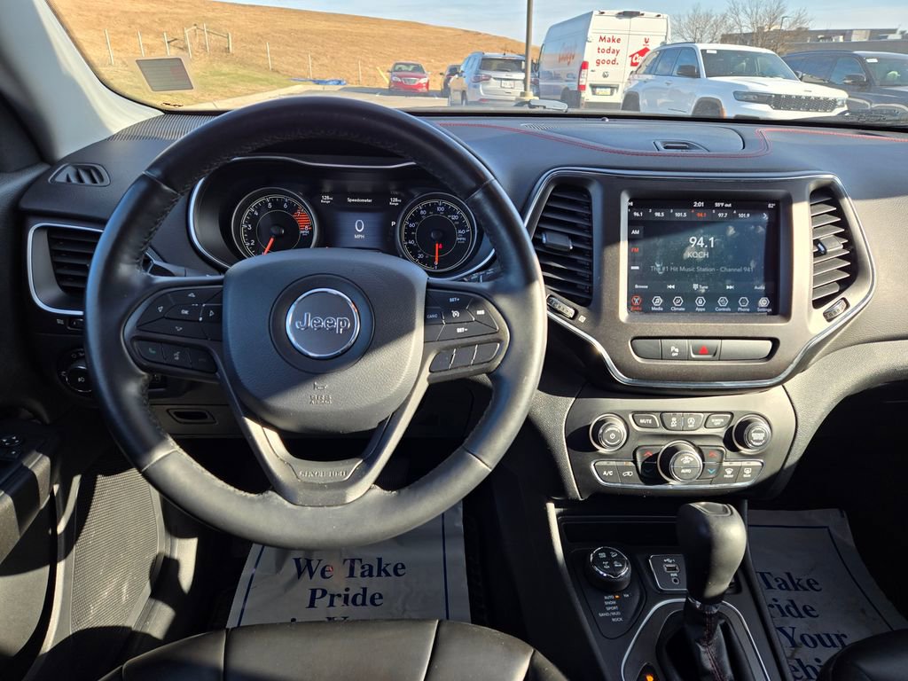 Used 2019 Jeep Cherokee Trailhawk w/ Cold Weather Group image 16