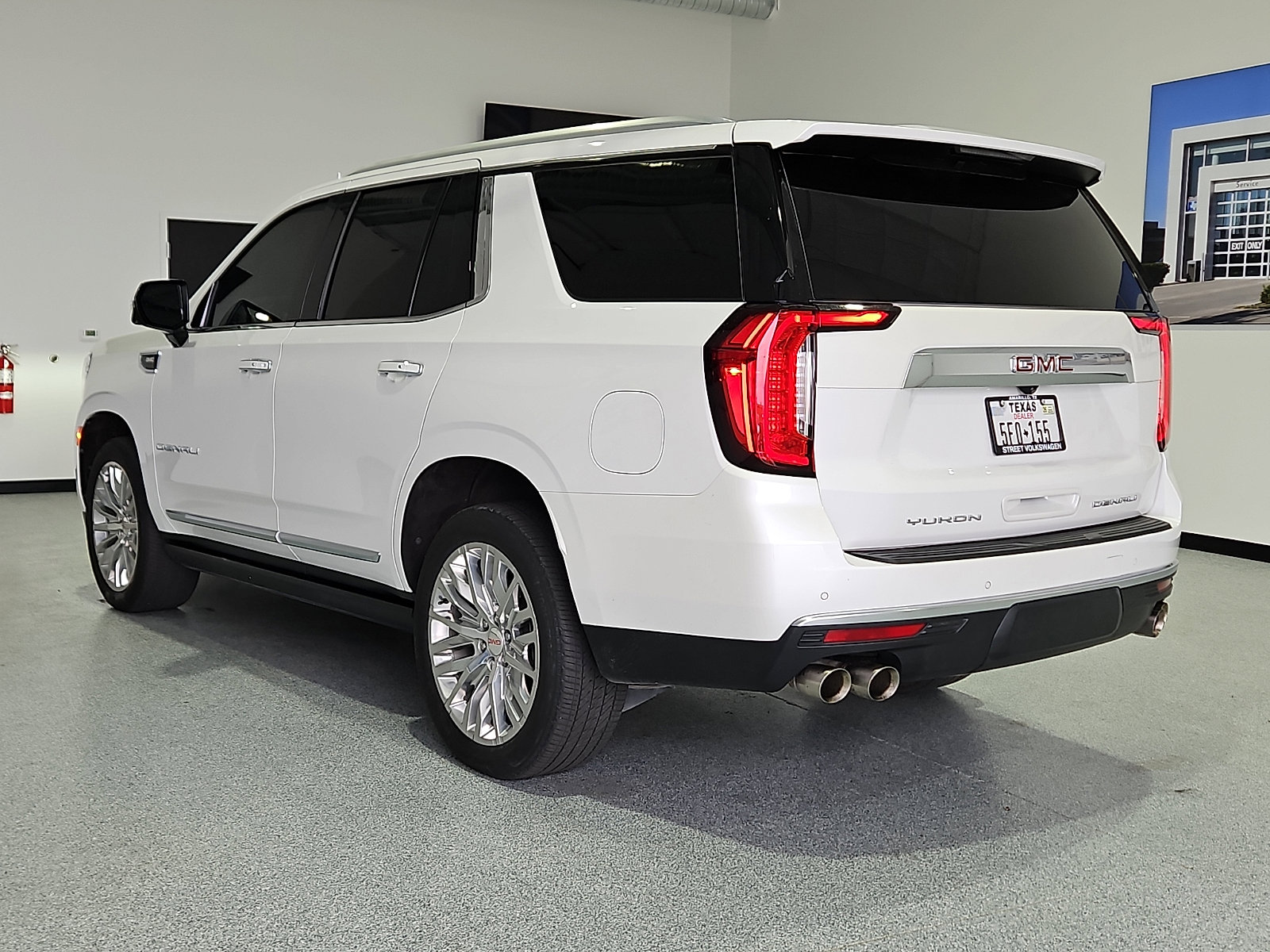 Used 2023 GMC Yukon Denali AWD/4WD image 2