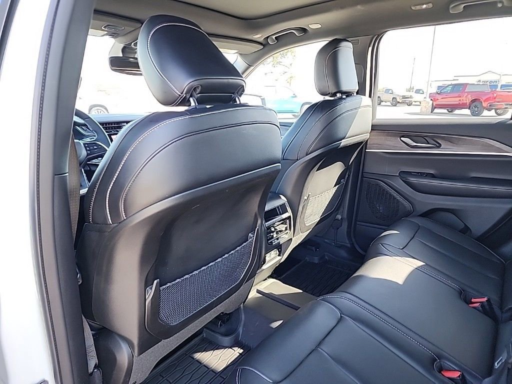 Used 2024 Jeep Grand Cherokee Limited image 15