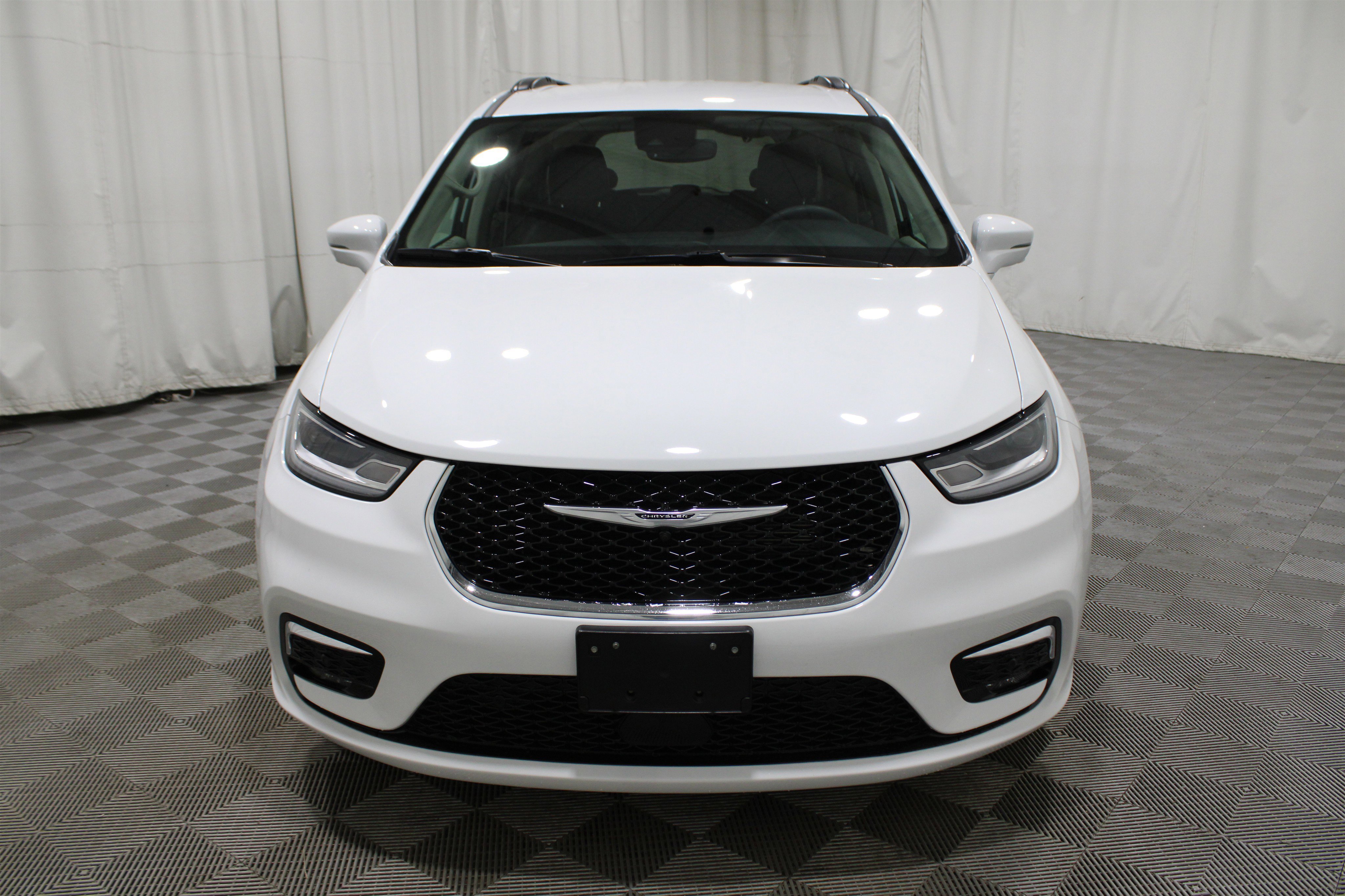 Used 2022 Chrysler Pacifica Touring-L image 39