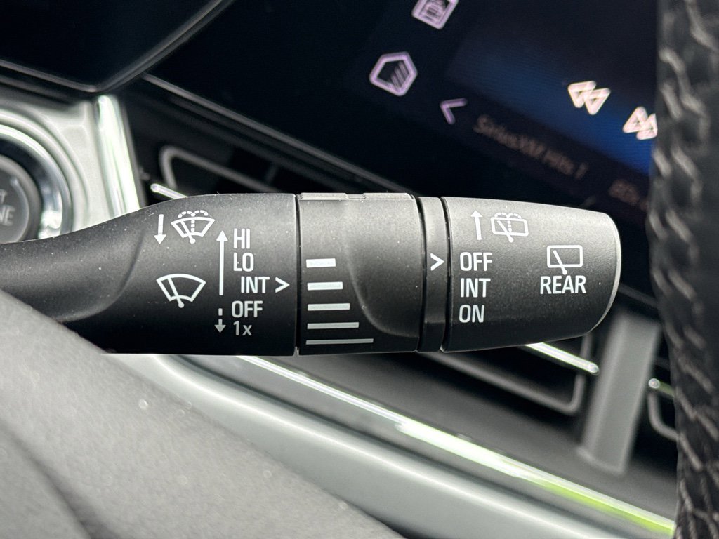 Used 2025 Chevrolet Trax LT w/ Driver Confidence Package FWD image 23