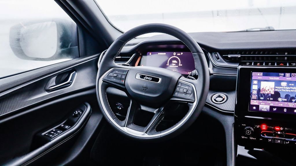 Certified 2024 Jeep Grand Cherokee Altitude image 16