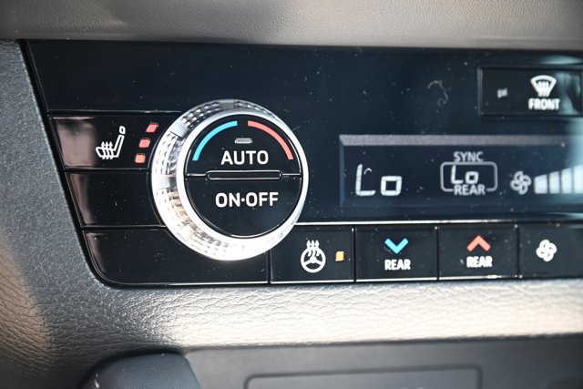 New 2023 Mitsubishi Outlander SEL image 41