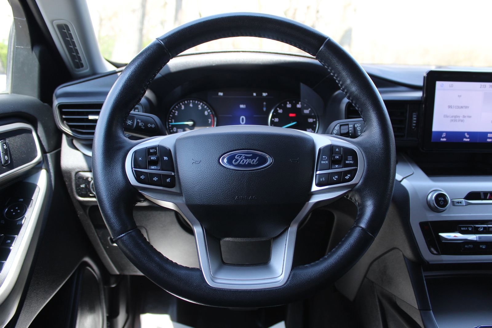 Used 2023 Ford Explorer XLT AWD/4WD image 16