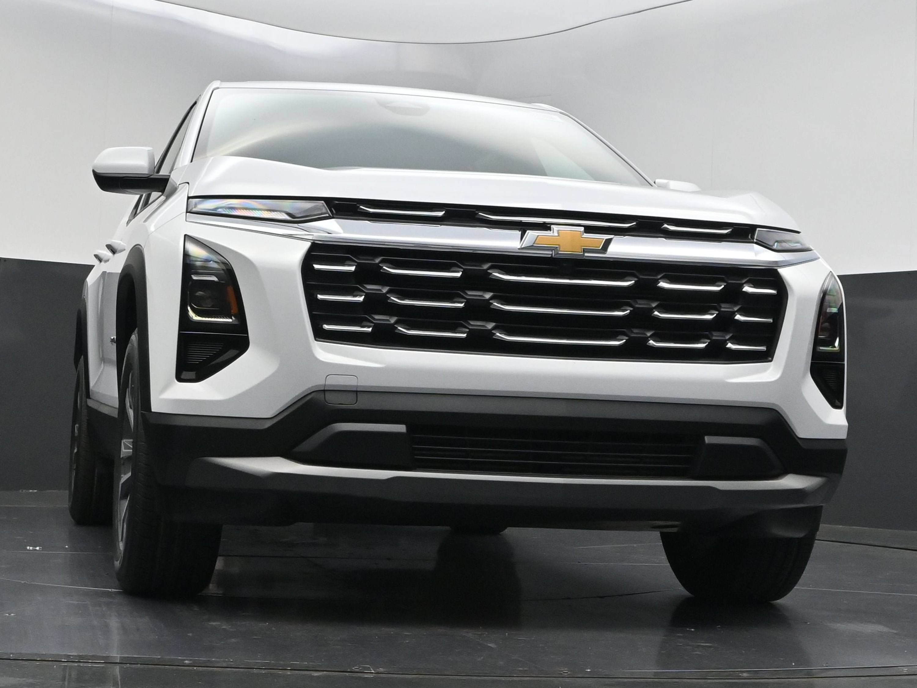 New 2027 Chevrolet Equinox LT w/ Convenience Package II FWD image 40