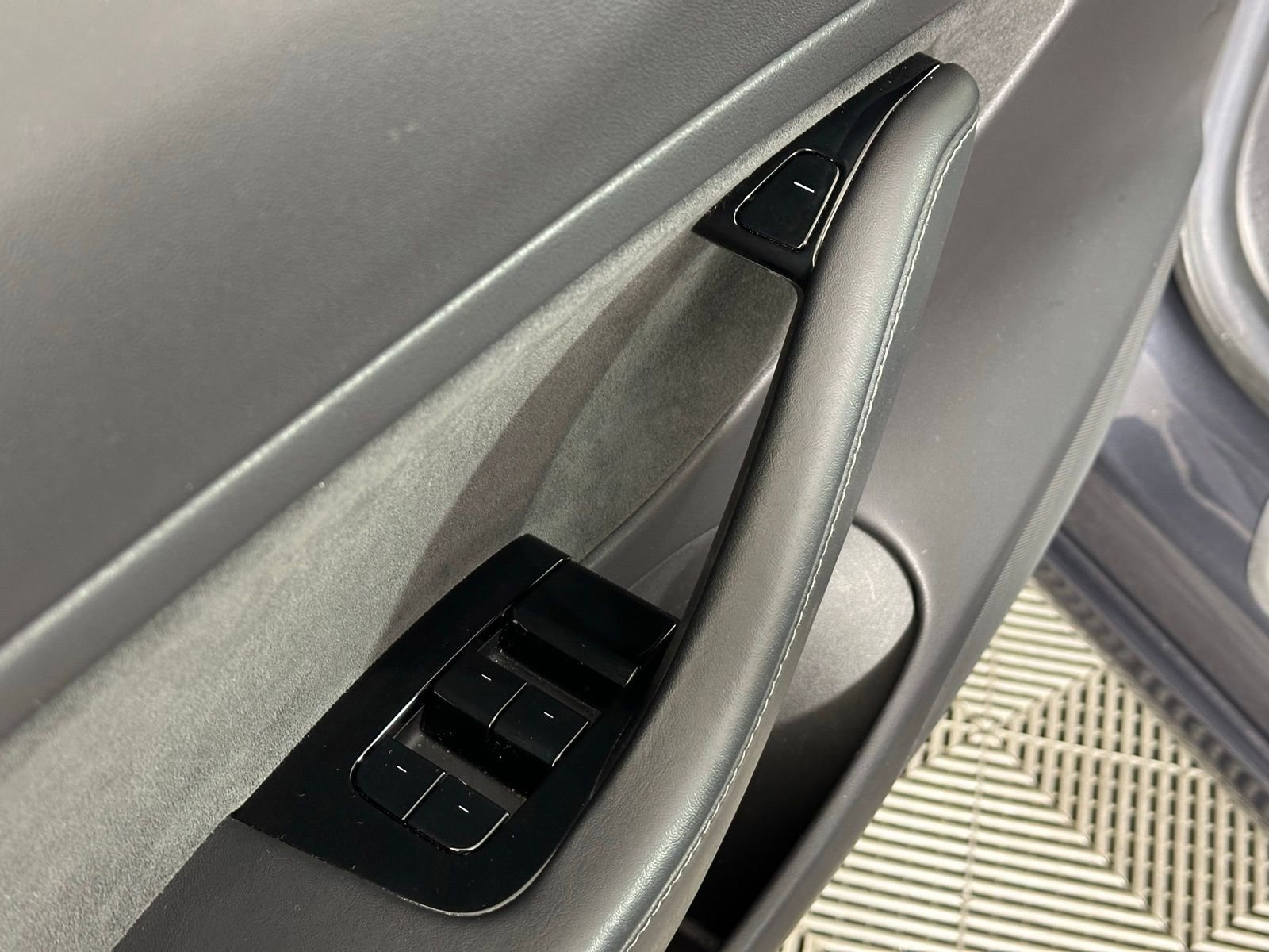 Used 2019 Tesla Model 3 Long Range image 37