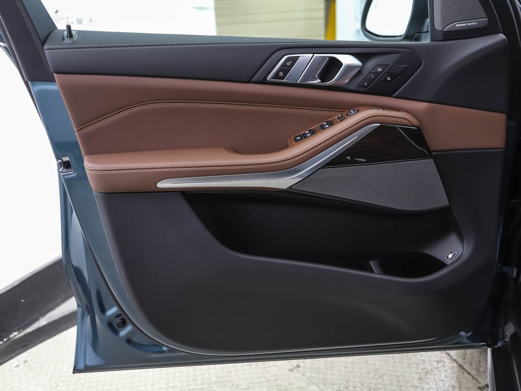 New 2026 BMW X5 xDrive50e w/ Premium Package image 9