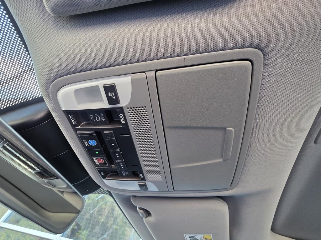 Used 2018 Acura TLX V6 SH-AWD w/ Technology Pkg image 29