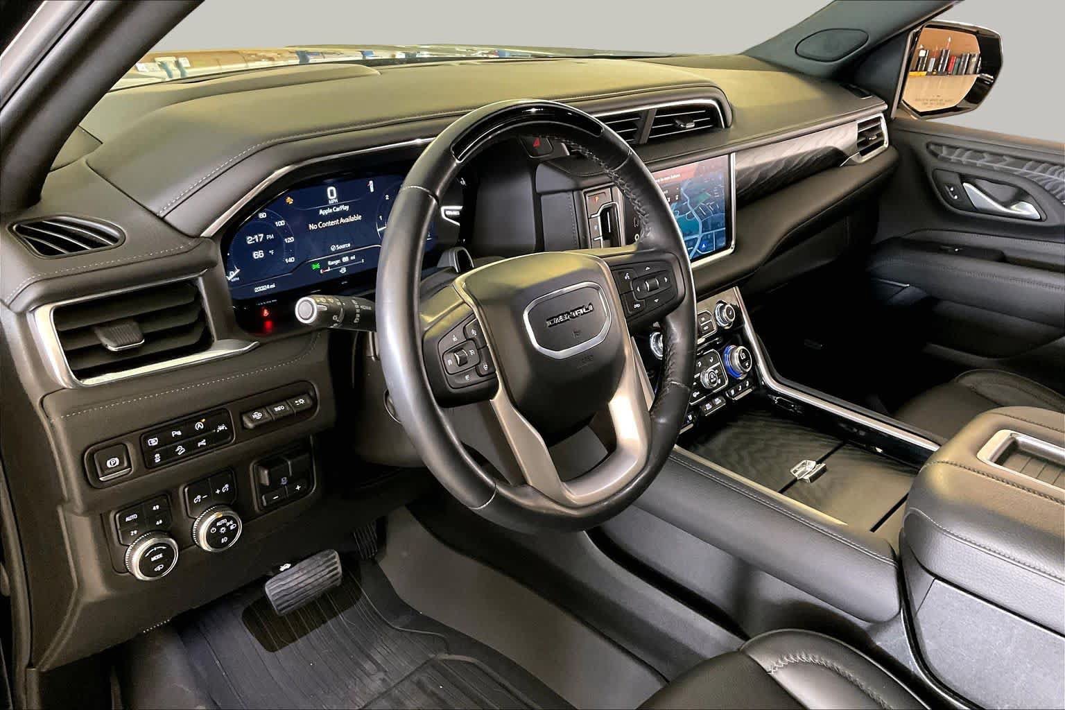 Used 2024 GMC Yukon Denali w/ Denali Reserve Package AWD/4WD image 16