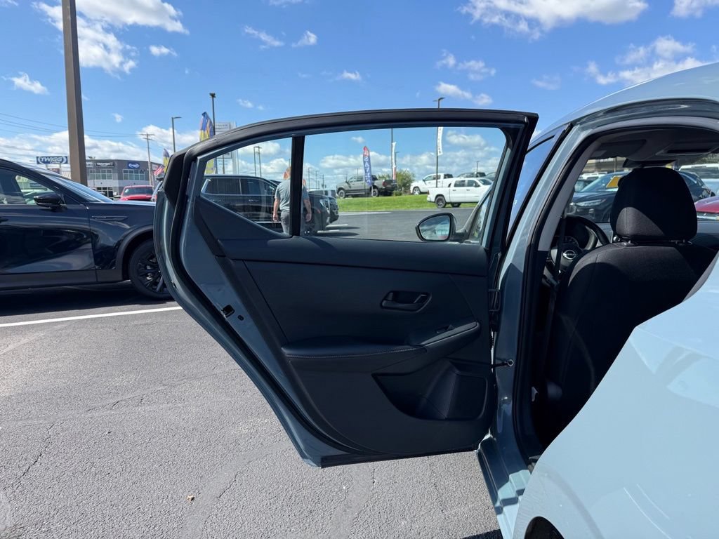 Used 2025 Nissan Sentra SV FWD image 11