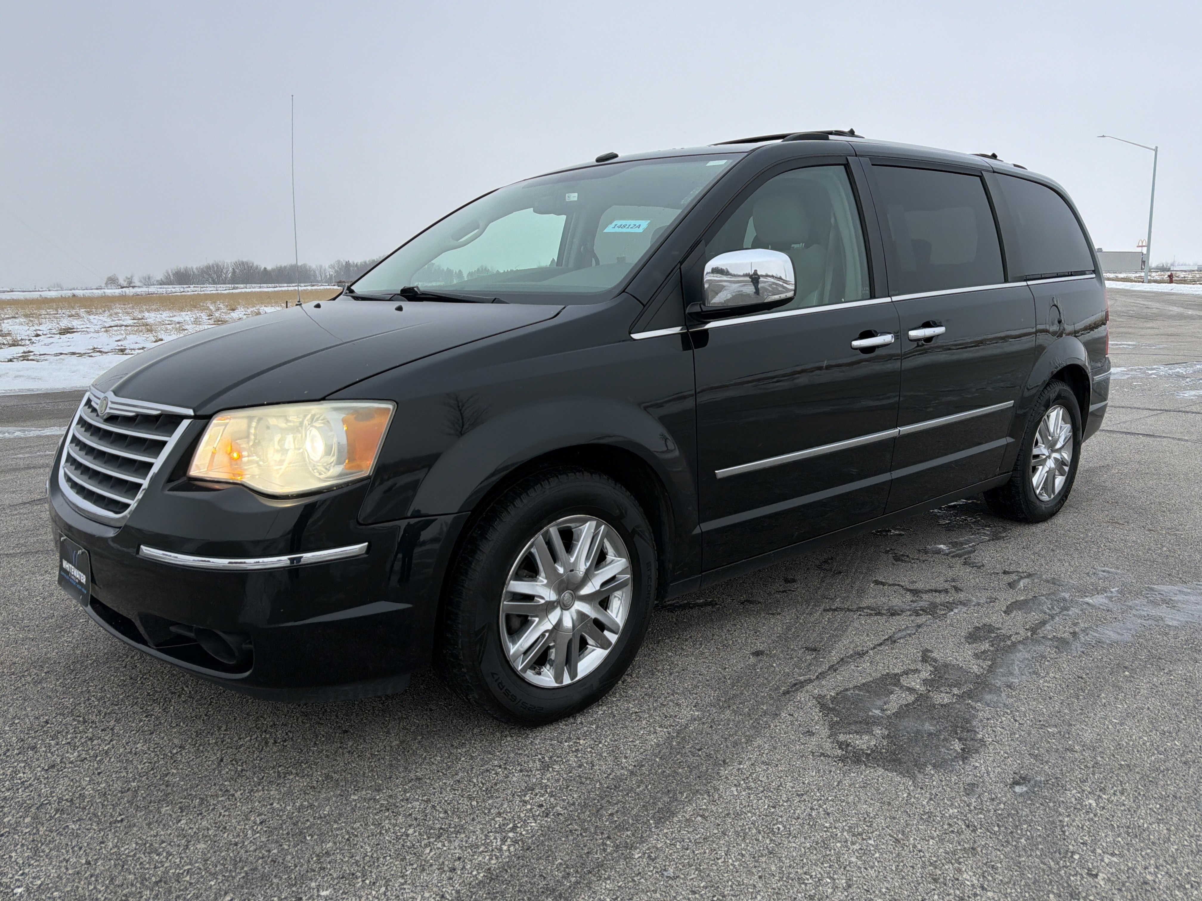 Used 2009 Chrysler Town & Country Limited w/ Entertainment Group #3 image 2