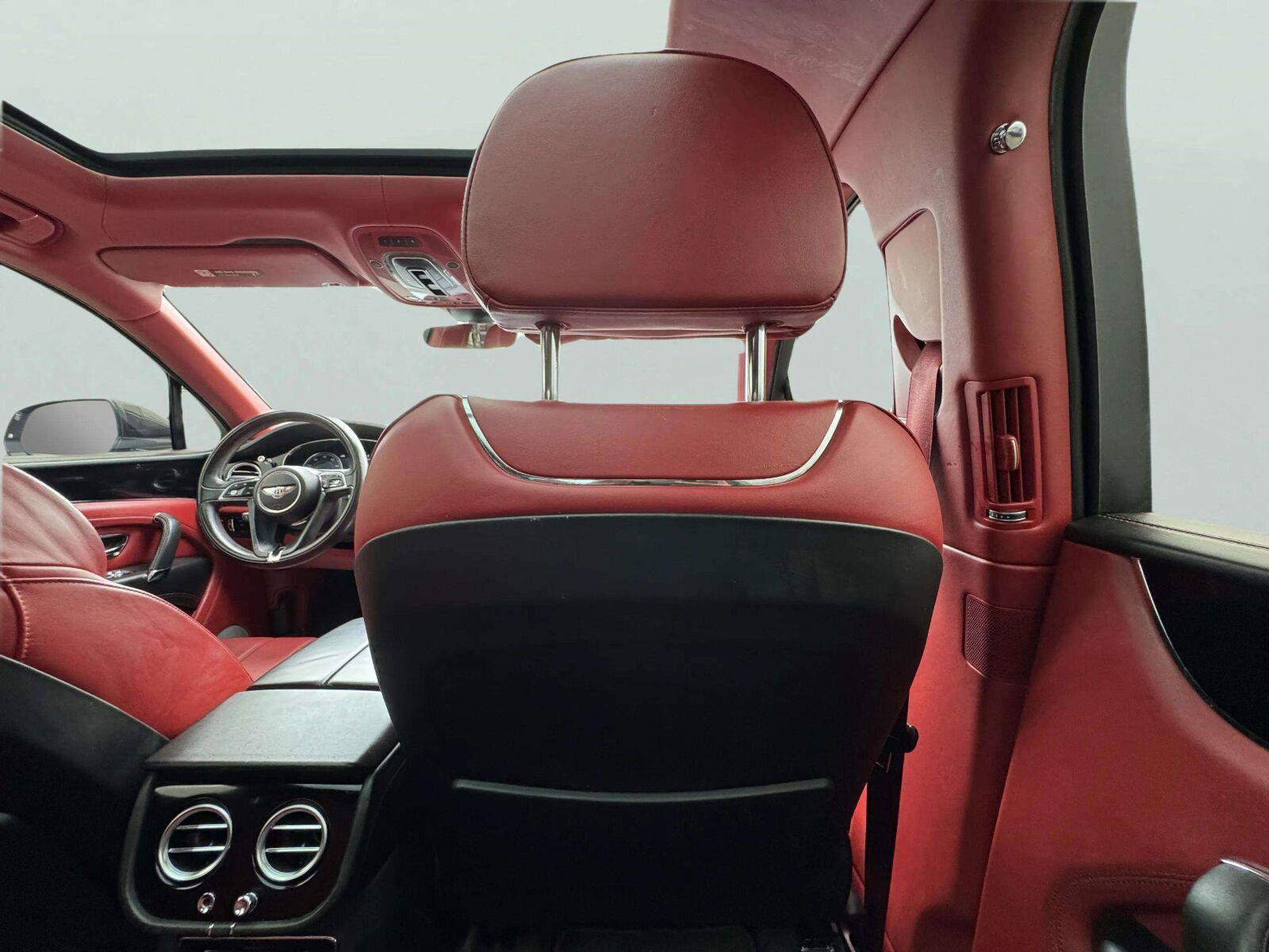Used 2018 Bentley Bentayga AWD/4WD image 70