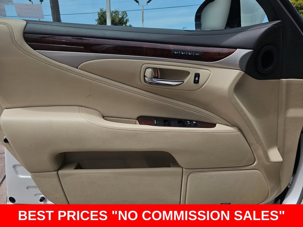 Used 2016 Lexus LS 460 w/ Comfort Package RWD image 27