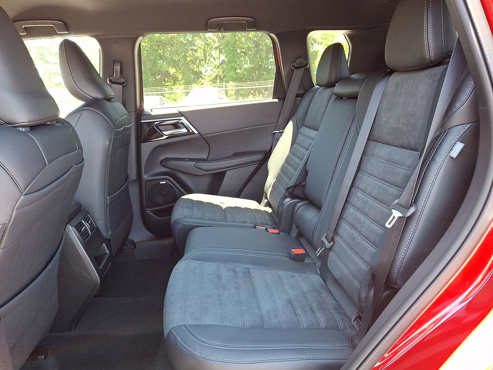 New 2026 Mitsubishi Outlander LE AWD/4WD image 10