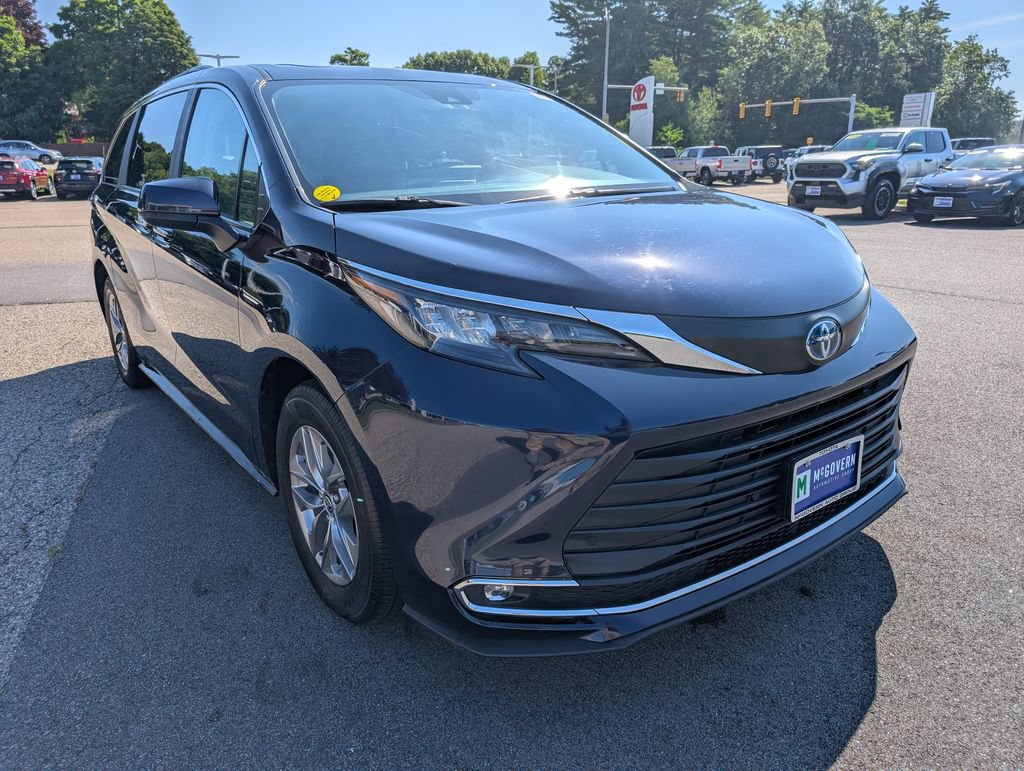 Used 2024 Toyota Sienna XLE w/ XLE Plus Package AWD/4WD image 8