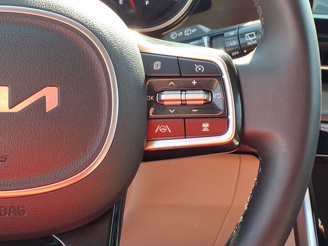 Used 2023 Kia Carnival EX FWD image 20
