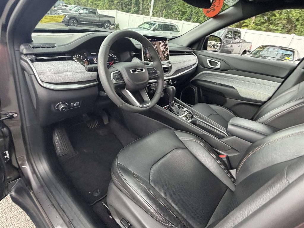 Used 2023 Jeep Compass Latitude AWD/4WD image 17