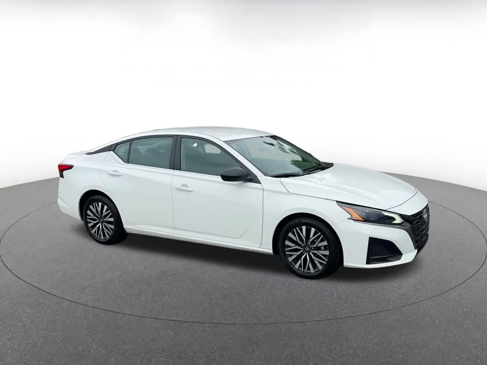 Used 2026 Nissan Altima 2.5 SV FWD image 2