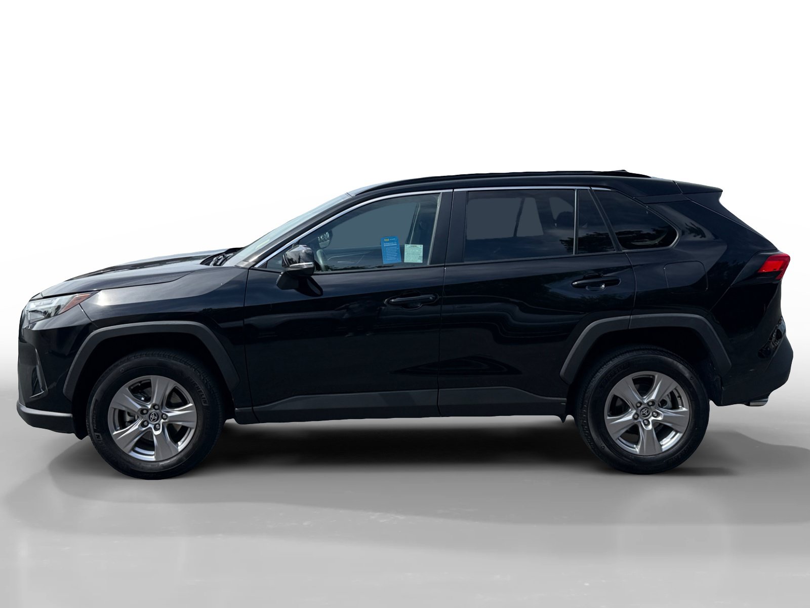 Used 2025 Toyota RAV4 XLE FWD image 2