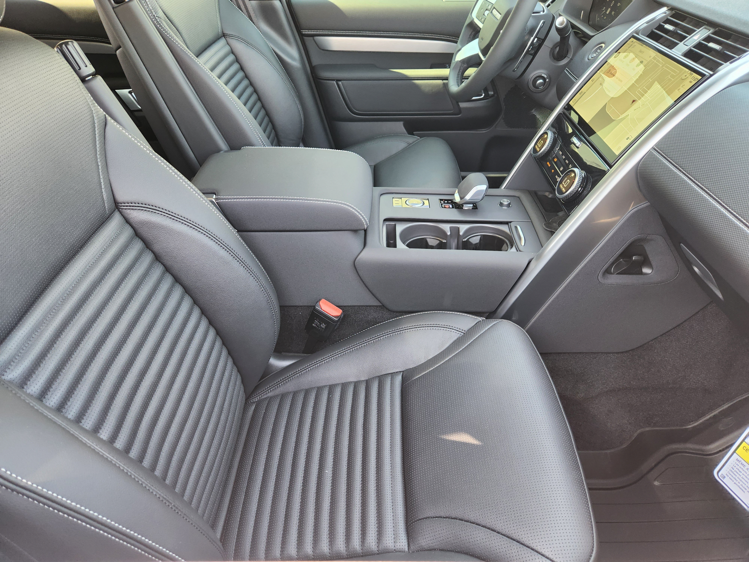 New 2026 Land Rover Discovery Dynamic SE AWD/4WD image 9