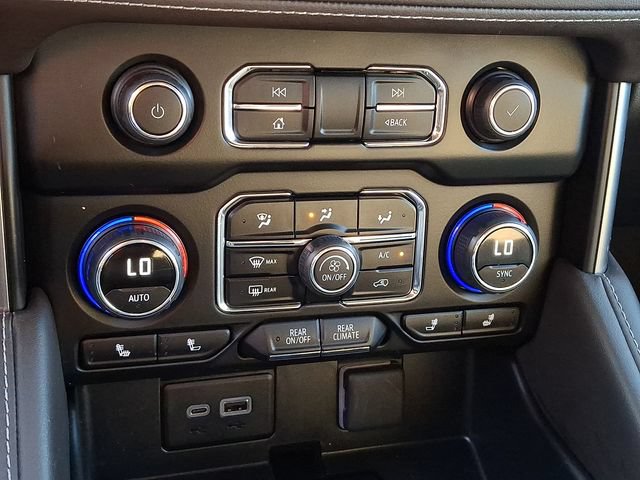 Used 2024 Chevrolet Suburban LT AWD/4WD image 15