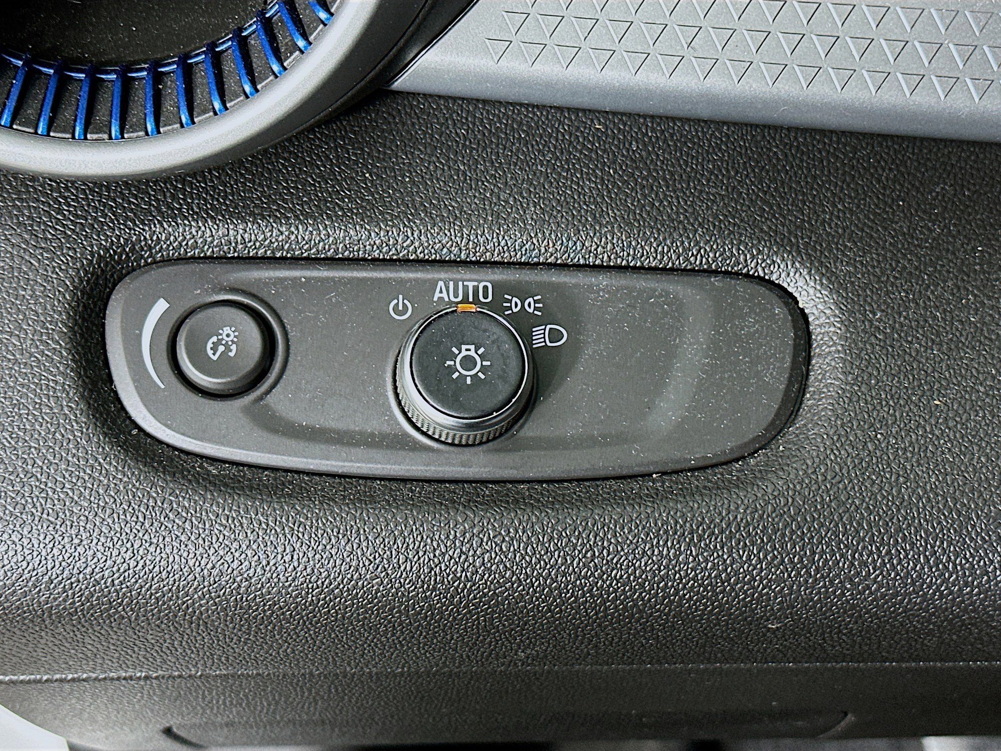 Used 2025 Chevrolet Trax LS image 17