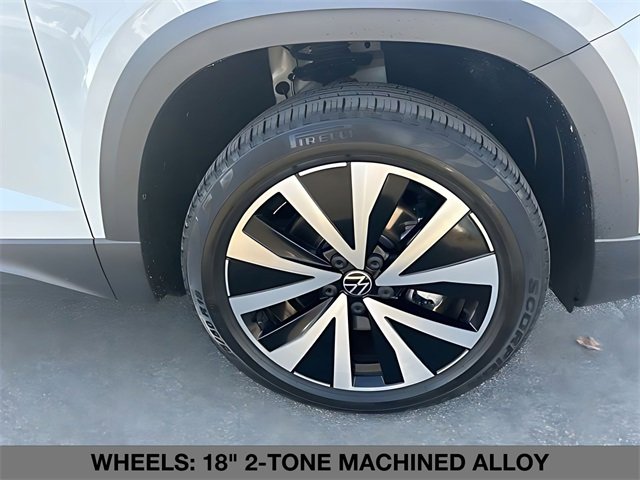 Used 2023 Volkswagen Taos SE w/ Panoramic Sunroof Package image 10