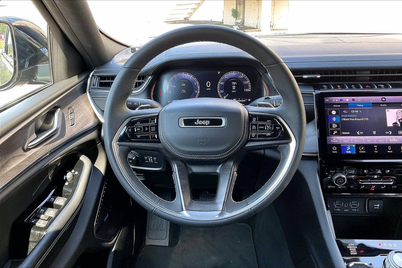 Certified 2023 Jeep Grand Cherokee Overland AWD/4WD image 9