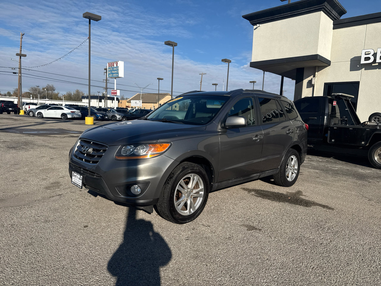 Used 2011 Hyundai Santa Fe SE image 2