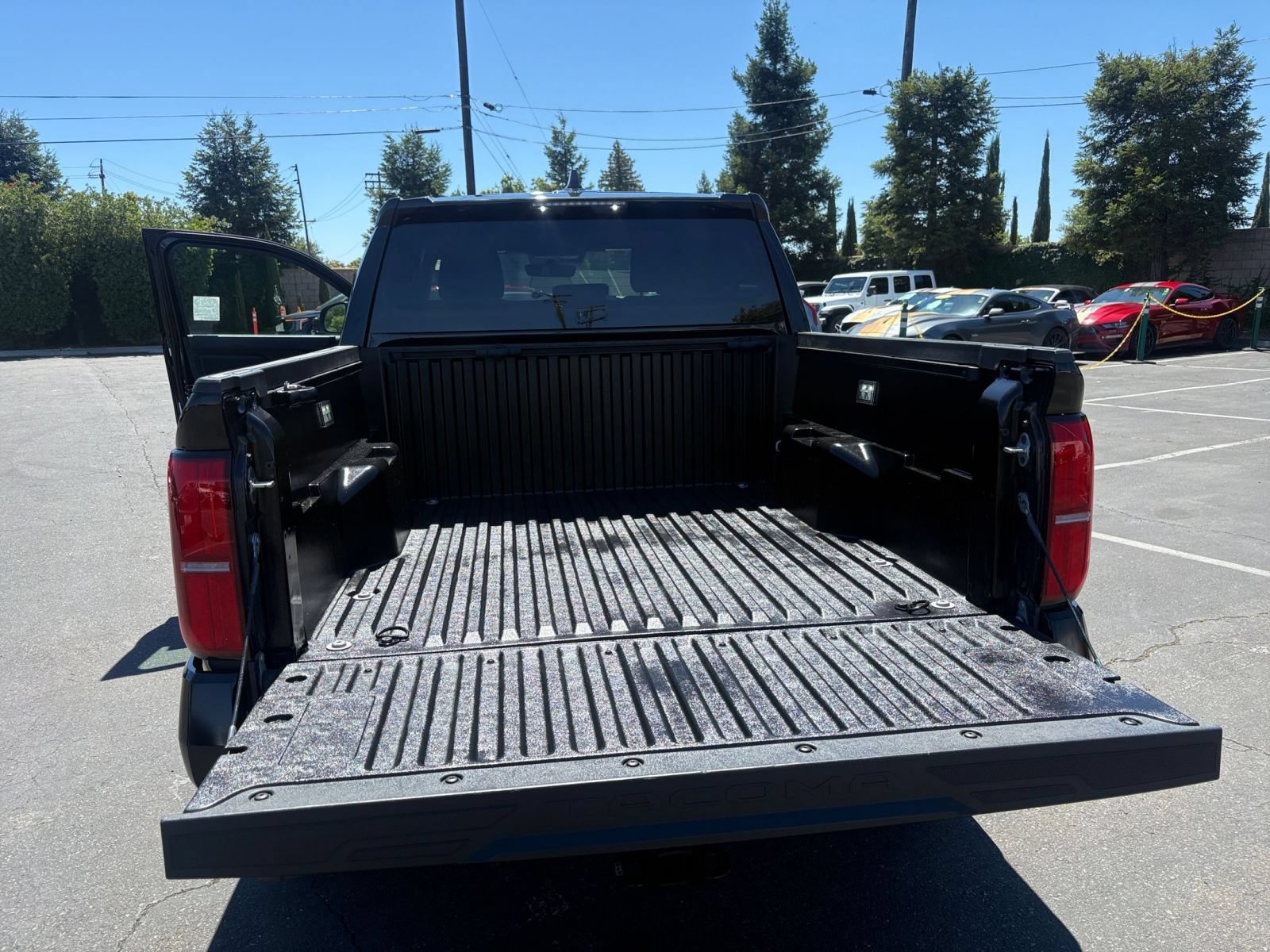 Used 2025 Toyota Tacoma TRD Off-Road AWD/4WD image 30