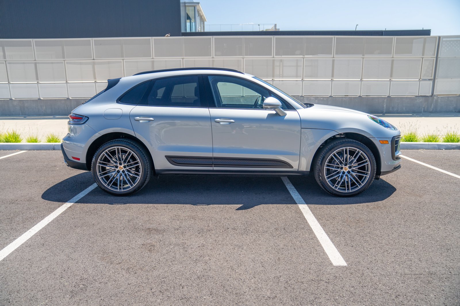 Certified 2026 Porsche Macan AWD/4WD image 8