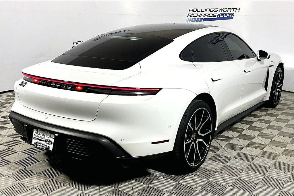 Used 2025 Porsche Taycan image 9