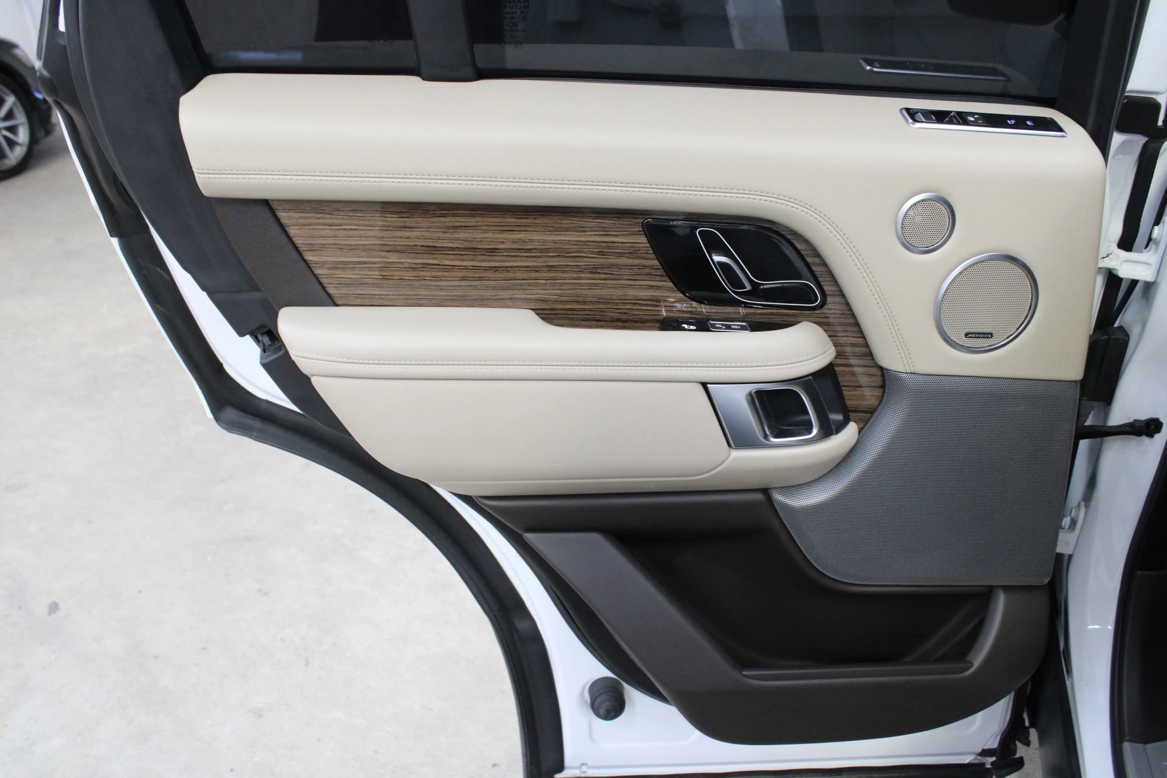 Used 2019 Land Rover Range Rover HSE image 30