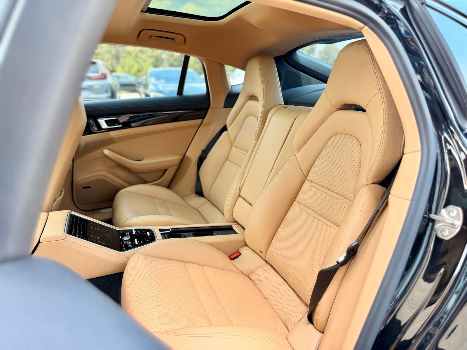 Used 2018 Porsche Panamera 4 AWD/4WD image 31