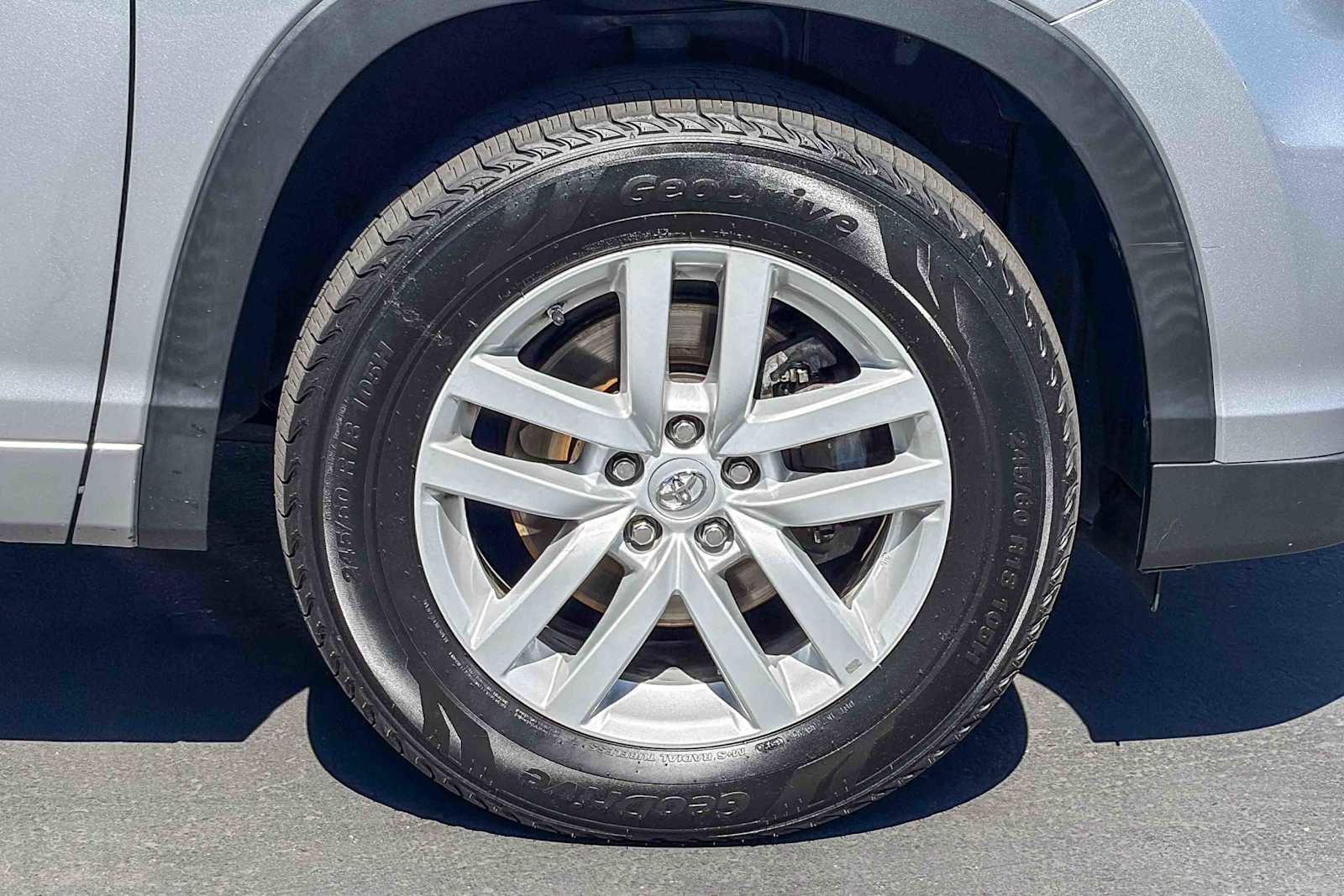 Used 2015 Toyota Highlander LE image 9